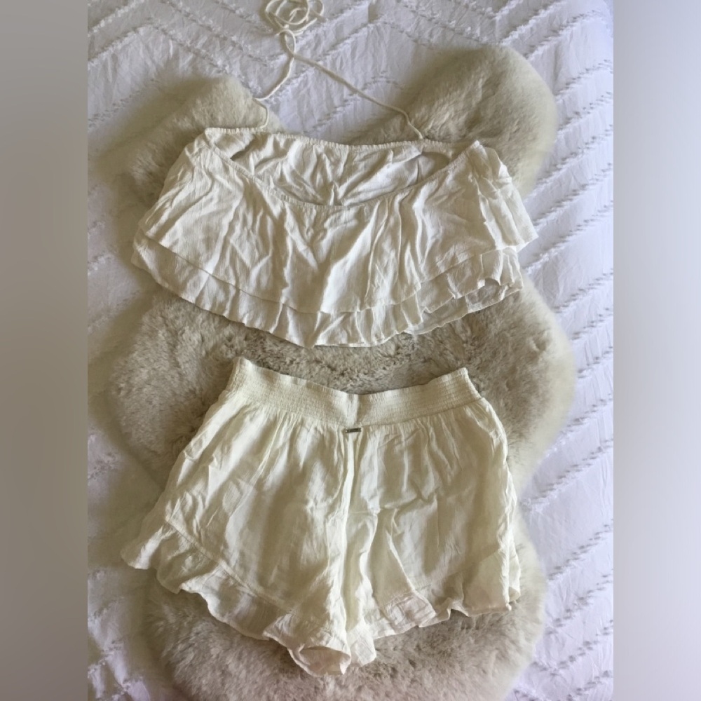 Volcom Ivory Ruffle Top and Short Set - Picture 6 of 8
